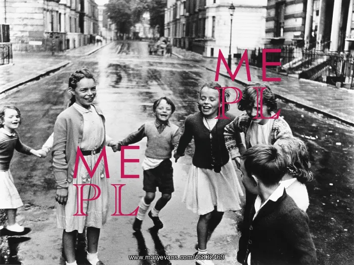: Children in St Stephen's Gardens : Children in St Stephen's Gardens