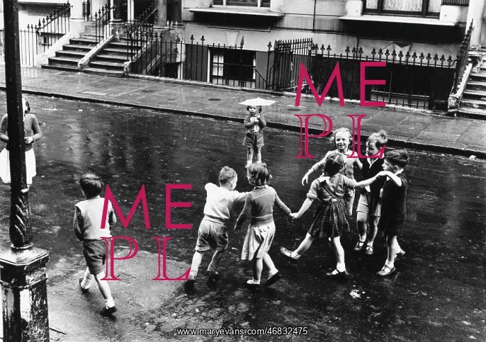 : Children in St Stephen's Gardens : Children in St Stephen's Gardens