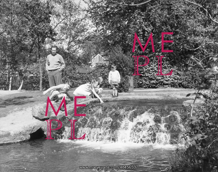 : CHILDREN & STREAM : CHILDREN & STREAM