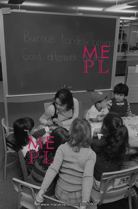 : Children and their teacher in a bilingual ? : Children and their teacher in a bilingual ?