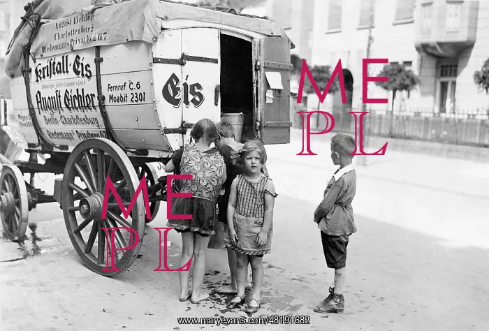: Children wait for the ice delivery man, 1929 : Children wait for the ice delivery man, 1929