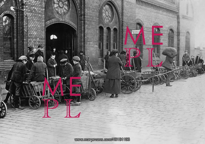 : Children waiting for the returning hoarders, 1923 : Children waiting for the returning hoarders, 1923
