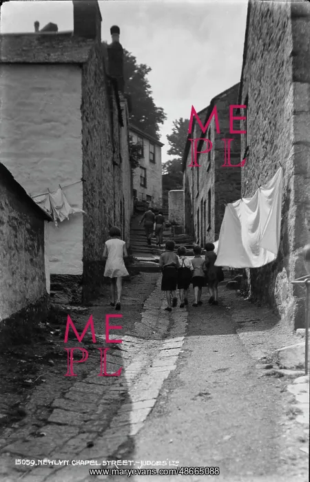 : Children Walking Up Chapel Street : Children Walking Up Chapel Street