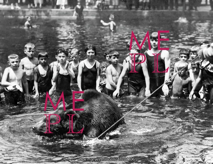 : Children in Wannsee, 1925 : Children in Wannsee, 1925