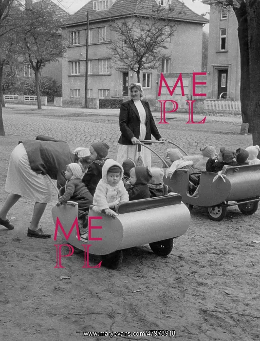 : Childrens buggies in the GDR : Childrens buggies in the GDR