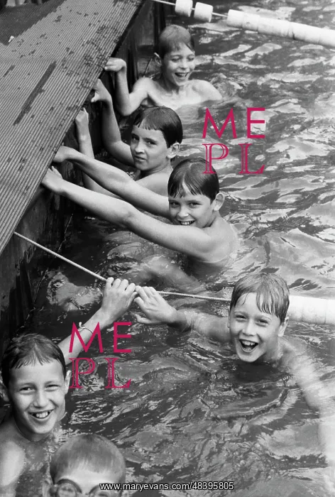 : Children's swimming club : Children's swimming club
