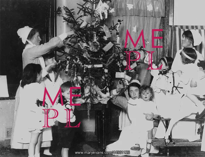 : Children's Ward at Christmas : Children's Ward at Christmas