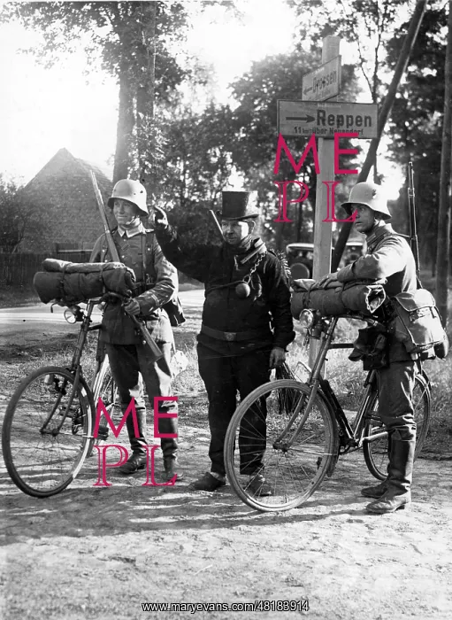 : A chimney sweeper shows the way to two soldiers : A chimney sweeper shows the way to two soldiers
