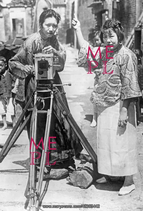 : Chinese film operators document the occupation of Canton : Chinese film operators document the occupation of Canton