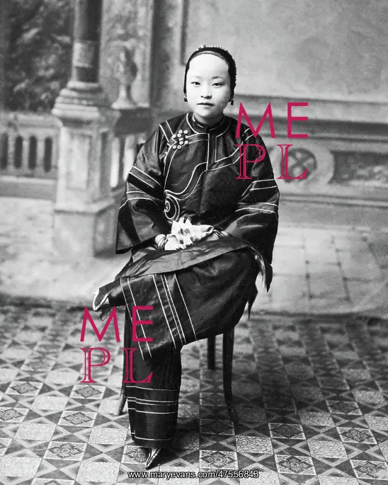 : Chinese woman with bound feet : Chinese woman with bound feet