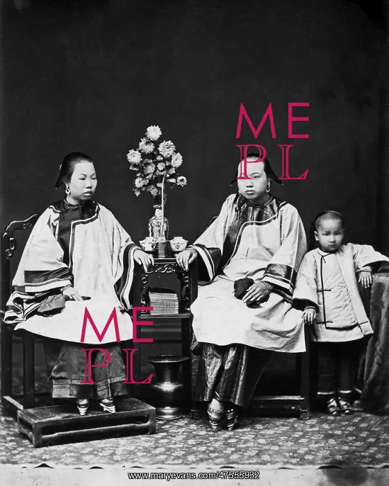 : Chinese women with bound feet : Chinese women with bound feet