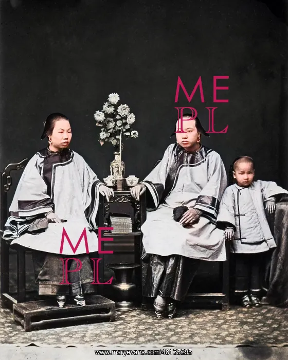: Chinese women with bound feet : Chinese women with bound feet