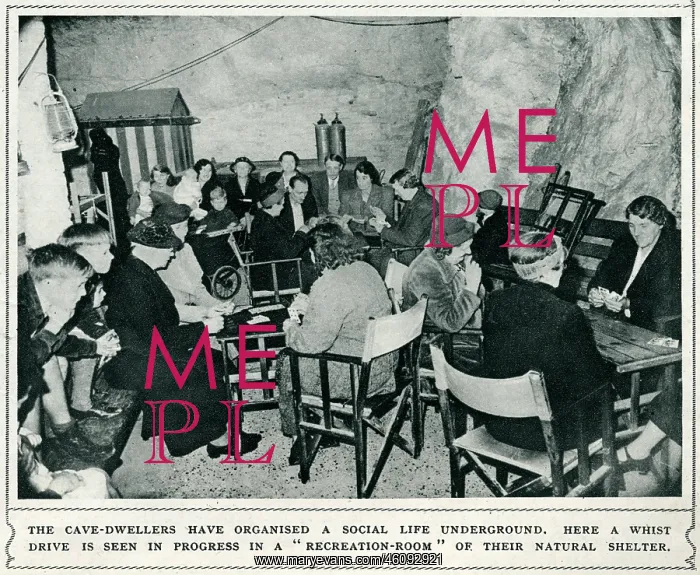 : Chislehurst caves during WWII : Chislehurst caves during WWII