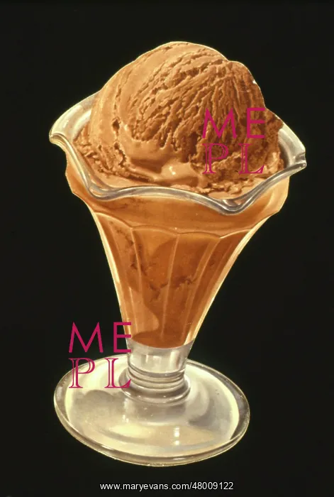 : Chocolate ice cream served in a glass : Chocolate ice cream served in a glass