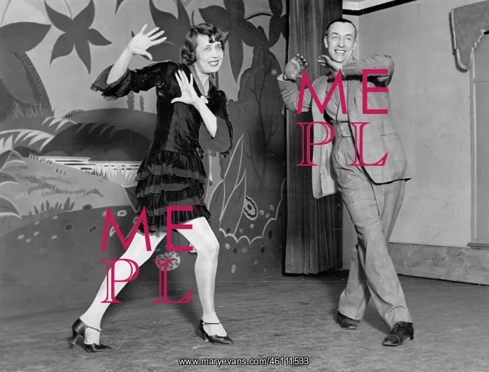 : Chorus Girl Mistinguett : Chorus Girl Mistinguett