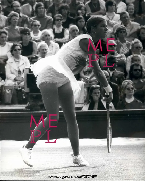 : Chris Evert in tennis match at Wimbledon : Chris Evert in tennis match at Wimbledon
