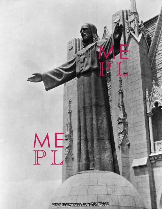 : Christ statue in Barcelona, 1936 : Christ statue in Barcelona, 1936