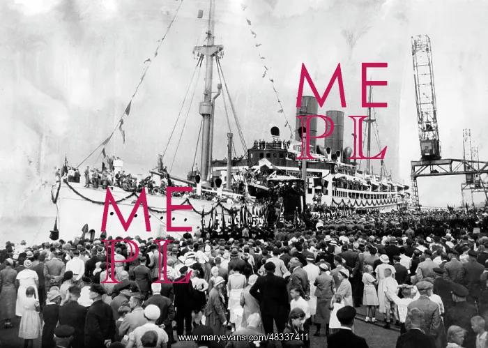 : Christening of the KdF ship Der Deutsche, 1934 : Christening of the KdF ship Der Deutsche, 1934