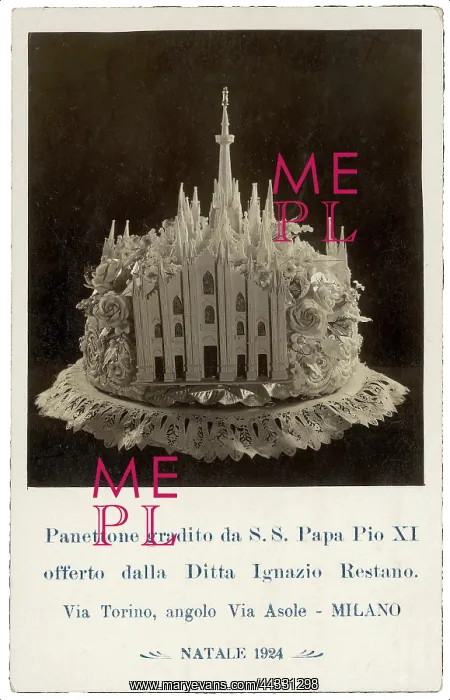 : Christmas. Panettone (a traditional italian Christmas cake) shaped as the duomo in Milan : Christmas. Panettone (a traditional italian Christmas cake) shaped as the duomo in Milan
