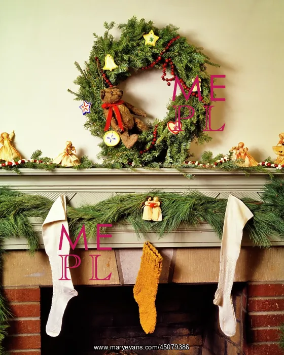 : Christmas Fireplace Mantle Decorated with Homespun : Christmas Fireplace Mantle Decorated with Homespun
