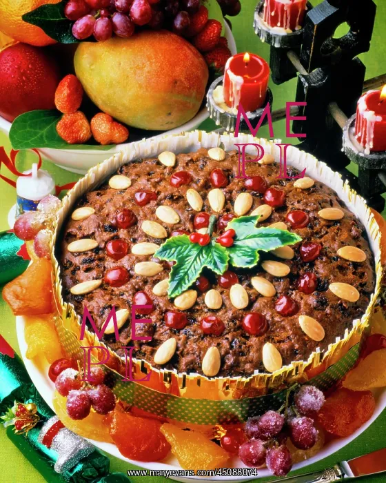 : Christmas Fruitcake on Festive Platter Sugared : Christmas Fruitcake on Festive Platter Sugared
