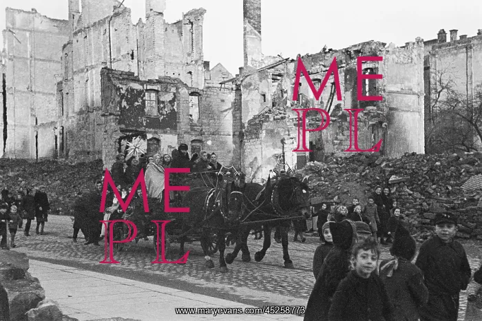 : Christmas Parade in Dresden after 1945 : Christmas Parade in Dresden after 1945
