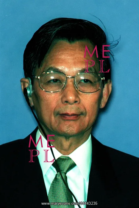  : Chuan Leekpai