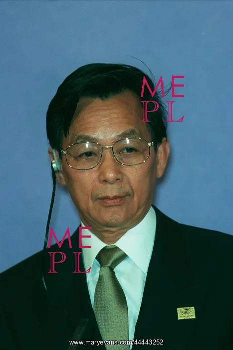  : Chuan Leekpai