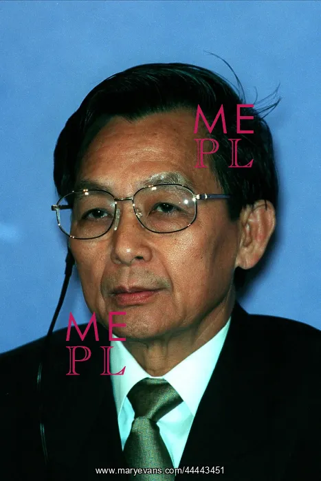  : Chuan Leekpai