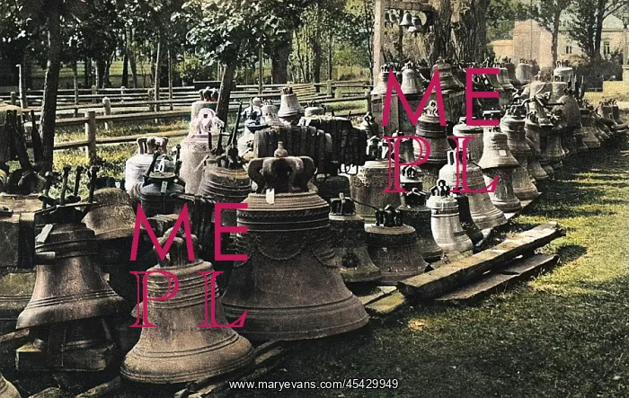 : Church bells saved from becoming enemy shells, Russia, 1915 : Church bells saved from becoming enemy shells, Russia, 1915