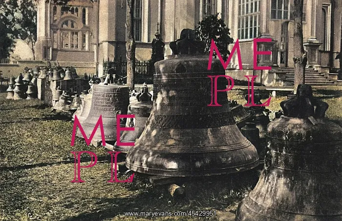 : Church bells saved from becoming enemy shells, Russia, 1915 : Church bells saved from becoming enemy shells, Russia, 1915