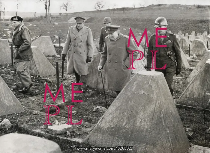 : Churchill and Commanders visit the Western Front : Churchill and Commanders visit the Western Front