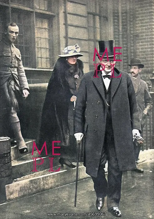 : Churchill returns from the front, WW1 : Churchill returns from the front, WW1