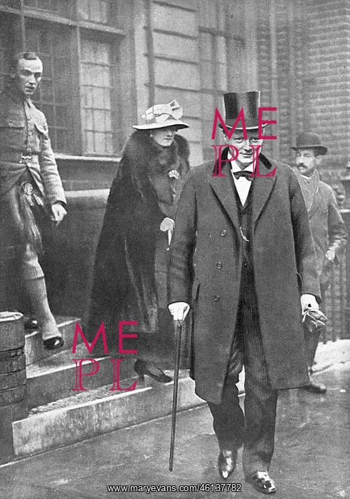 : Churchill returns from the front, WW1 : Churchill returns from the front, WW1