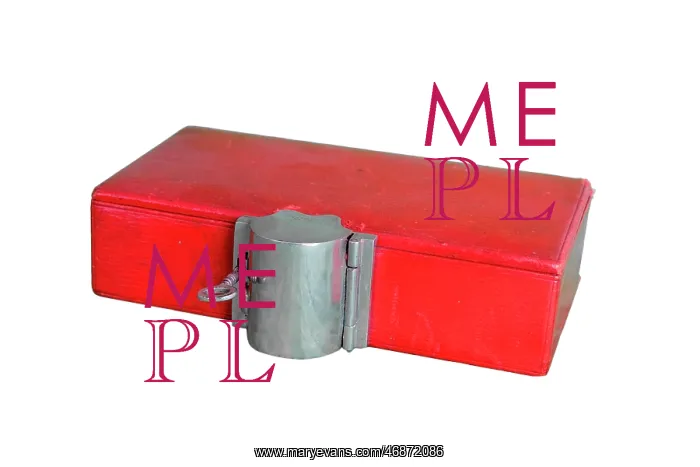 : Cigarette box with matches : Cigarette box with matches
