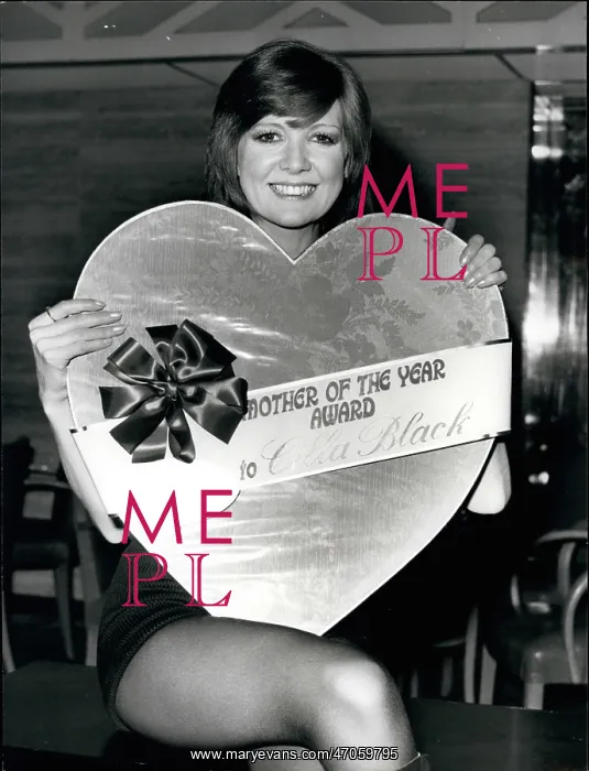 : Cilla Black Named Mother of the Year : Cilla Black Named Mother of the Year