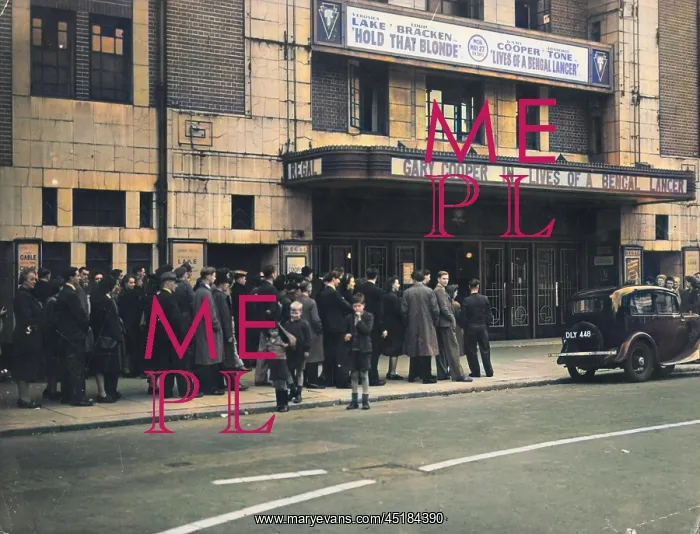 : CINEMA QUEUE 1935 : CINEMA QUEUE 1935