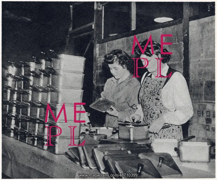 : Full circle, aluminium warplanes into saucepans 1945 : Full circle, aluminium warplanes into saucepans 1945