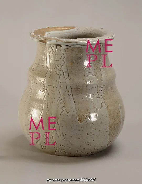 : Circled pot with a big opening : Circled pot with a big opening
