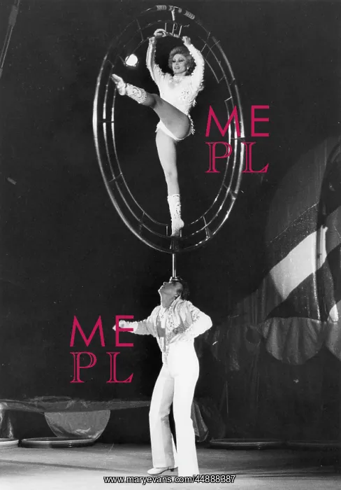 : CIRCUS ACROBATS / MOSCOW : CIRCUS ACROBATS / MOSCOW