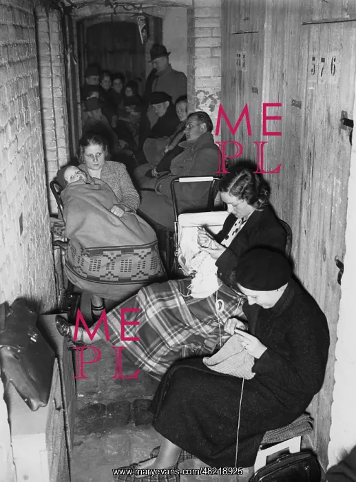 : Citizens of Berlin in a bomb shelter, 1940 : Citizens of Berlin in a bomb shelter, 1940