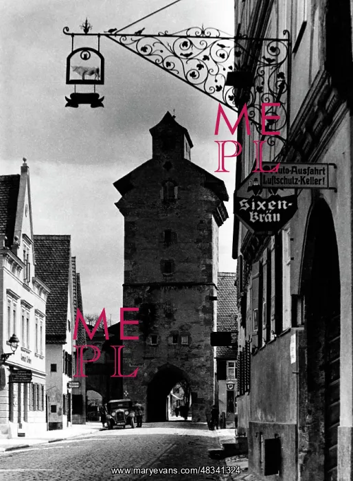 : City gate in Noerdlingen, 1944 : City gate in Noerdlingen, 1944