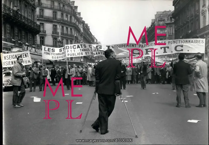 : Civil servants demonstrate for pay increases, Paris : Civil servants demonstrate for pay increases, Paris