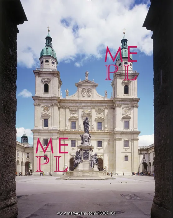 : Cladding of the Cathedral with the Domplatz : Cladding of the Cathedral with the Domplatz