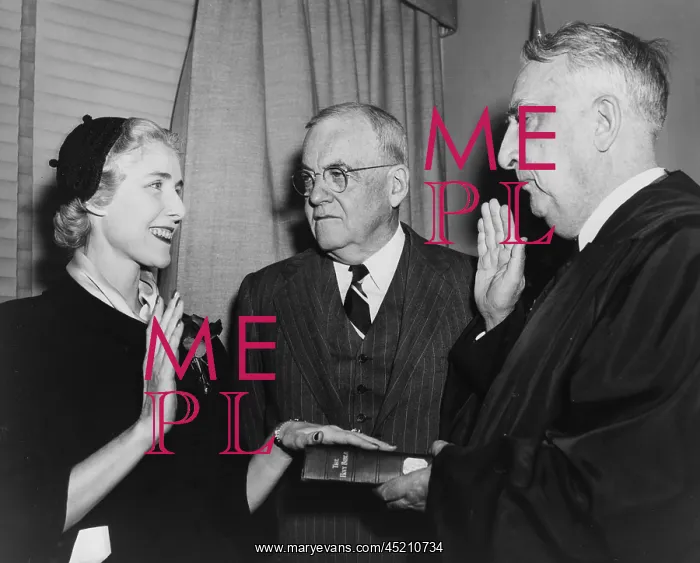 : Clare Boothe Luce (1903-1987) being sworn ? : Clare Boothe Luce (1903-1987) being sworn ?