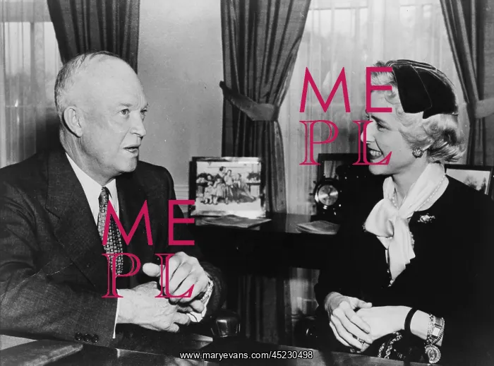 : Clare Boothe Luce (1903-1987) talking with ? : Clare Boothe Luce (1903-1987) talking with ?