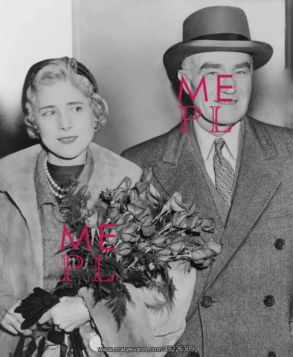  : Clare Boothe Luce (1903-1987), U.S. ambassador ?