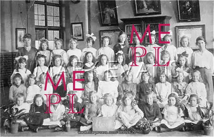 : CLASS PHOTO / LEYTON GIRLS : CLASS PHOTO / LEYTON GIRLS