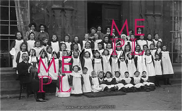 : CLASS PHOTO / PINAFORES : CLASS PHOTO / PINAFORES
