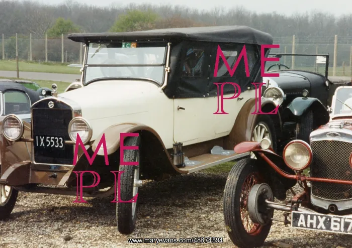  : Two Classic 1920s Motor Cars